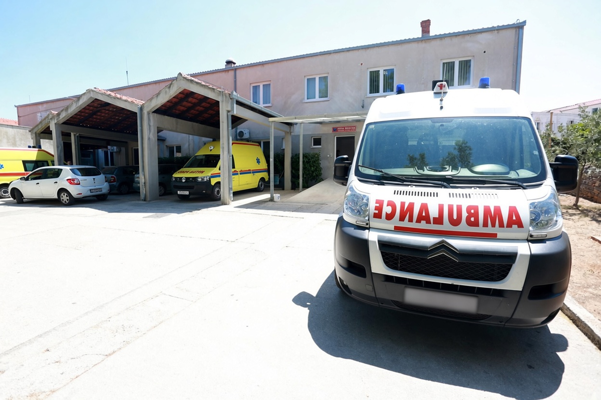 Ministarstvo traži očitovanje o slučaju žene koja se srušila pred Hitnom na Braču