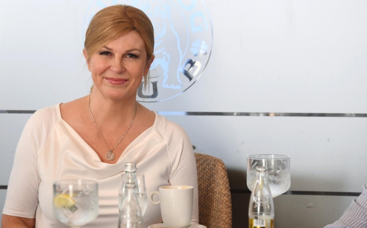 Nasmijana Kolinda uhvaćena na špici, evo s kim je pila kavu