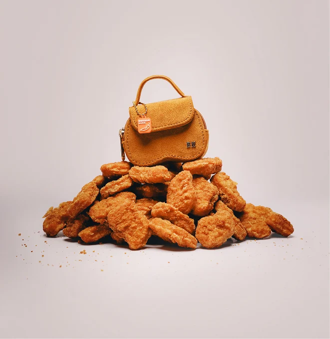 Burger King predstavil torbico, v katero gre en sam nugget (če sploh)