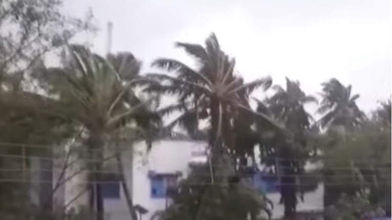 Ciklon Bulbul poharao Indiju i Bangladeš, tri osobe poginule