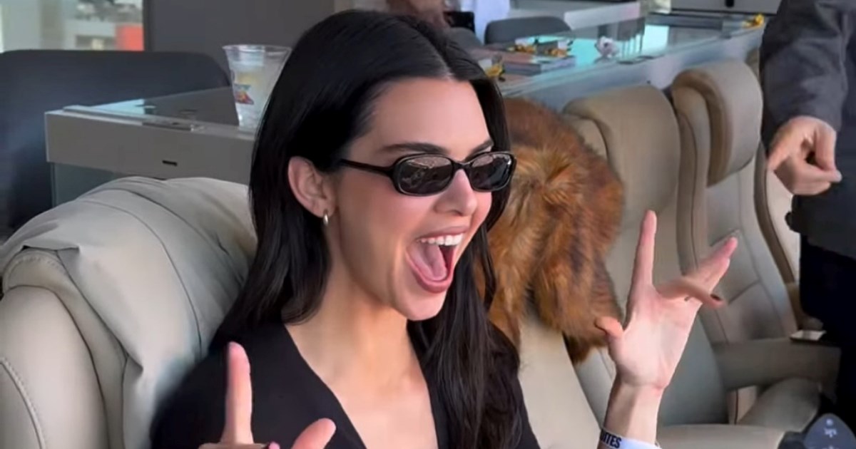 Kendall Jenner kombinirala kratki top i traperice za Super Bowl