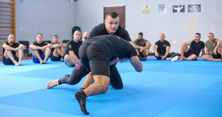 Cro Cop ima poseban posao u policiji. Pogledajte što je radio na oglednom treningu