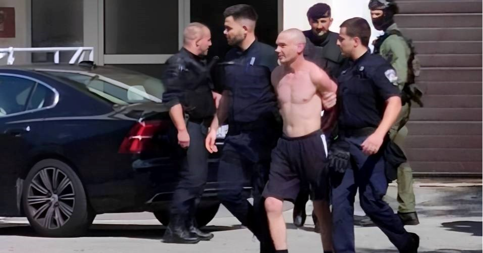 FOTO Čovjek hodao po zagrebačkom Prečkom s dva noža. Interventna ga uhvatila