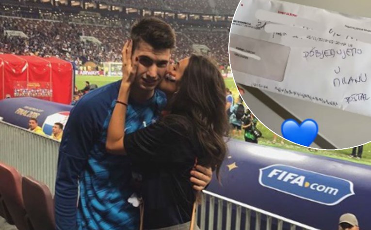 Livakovićeva cura pokazala što mu je poštar napisao na kuvertu nakon tekme