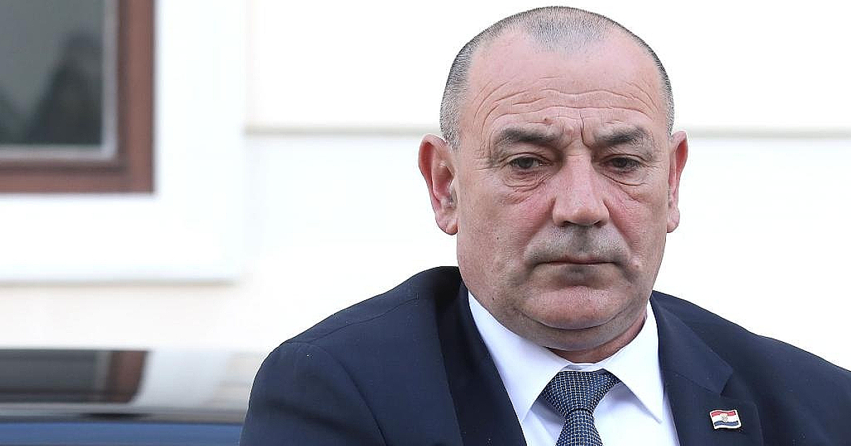 Medved kaže da njegov vozač nije znao da mu se preko Rimac sređuje državni ispit