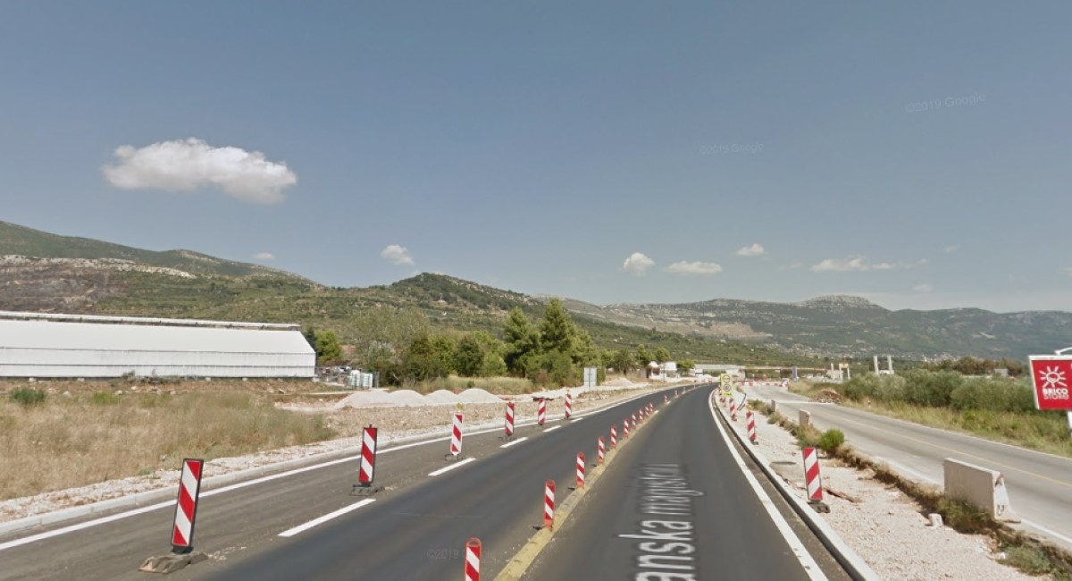 U Kaštelima poginuo pješak, udarilo ga teretno vozilo