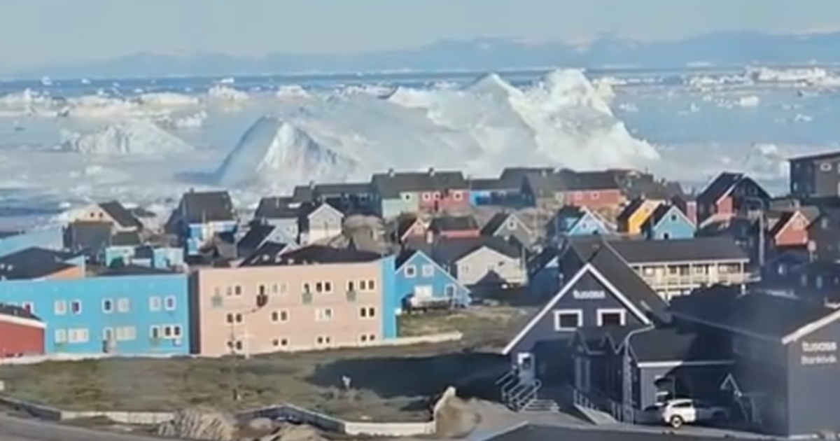 VIDEO Golema santa leda prevrnula se uz obalu Grenlanda