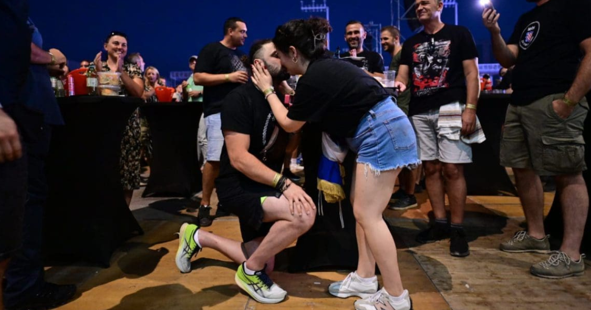 Mladi par se zaručio na Thompsonovom koncertu u Dugopolju