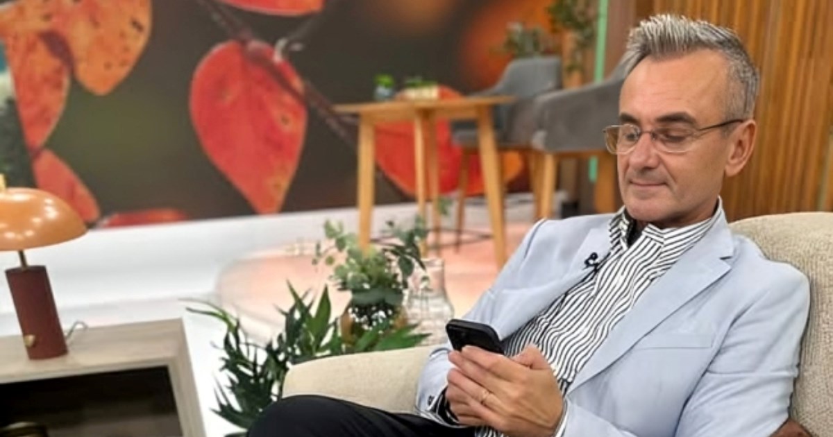 Voditelj začudio modnim detaljem, ljudi pišu: "To nije za muškarce, nego za djecu"