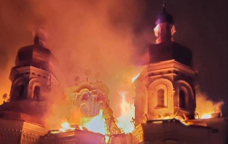 Proruski profili šire AI slike. Tvrde da je napad na kijevski samostan insceniran