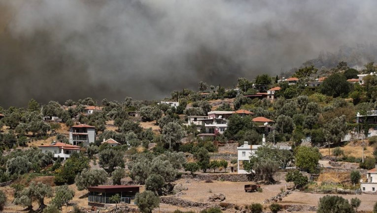 Vatrogasci se borili sa 16 požara u Turskoj, vatra prijeti elektrani na ugljen