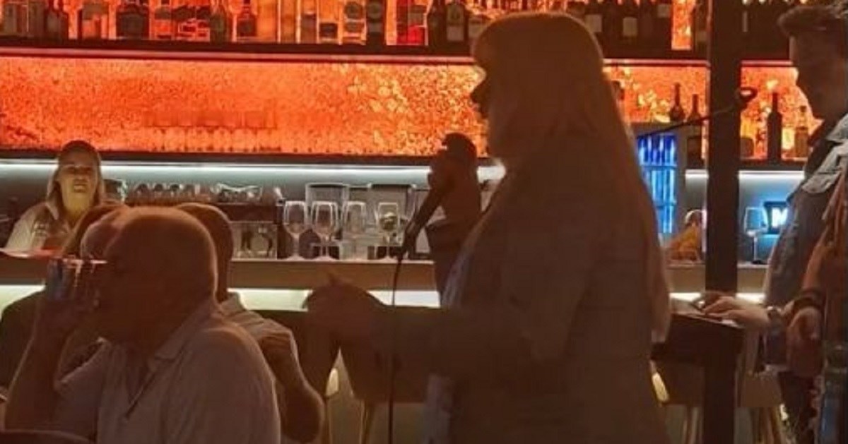 Željko Obradović pije viski, Hanka Paldum mu pjeva na uho