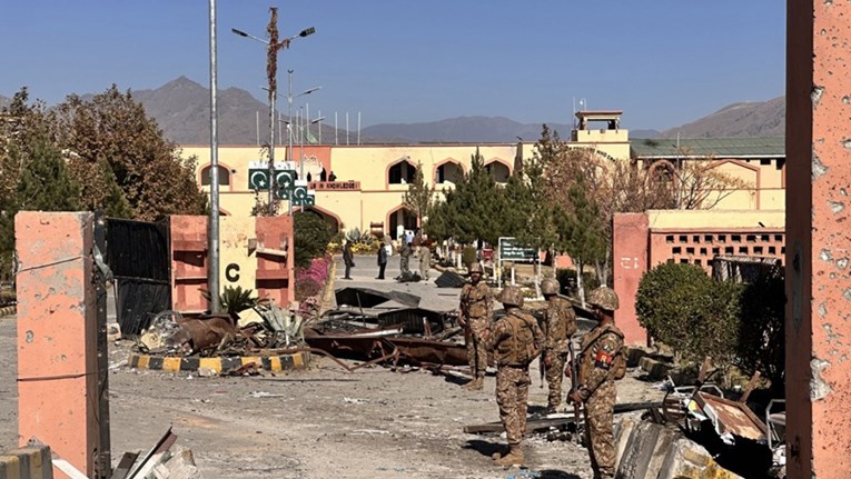 Talibani: Pakistan je bombardirao kuću u Afganistanu, ubijeno devetero djece