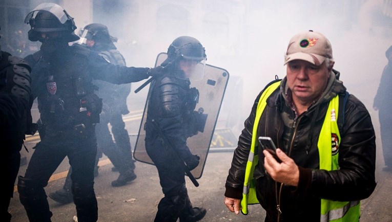 Žuti prsluci opet na ulicama Pariza, sukobili su se s policijom. Ima uhićenih