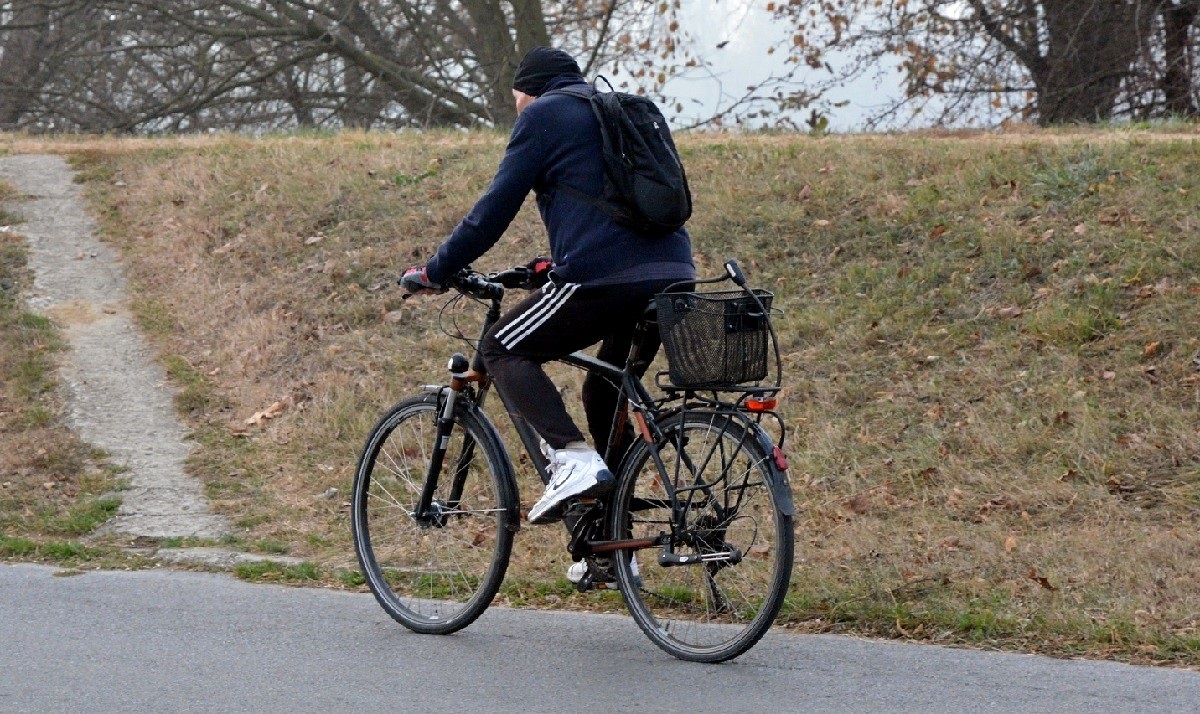 Biciklist se u Zagrebu zabio u parkirani auto, teško je ozlijeđen