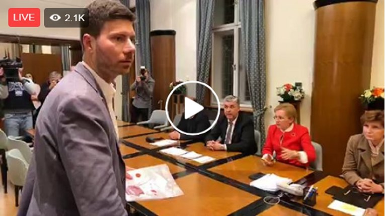 VIDEO Pernar s fanovima došao u sabor i predao potpise: "Ima ih više od 15.000"