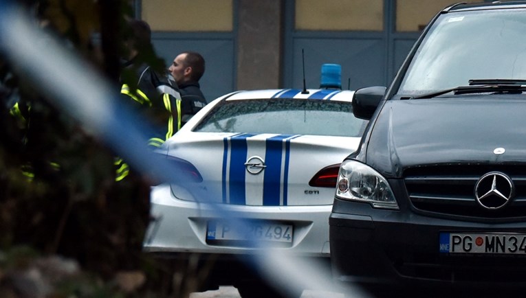 U Crnoj Gori bacili bombe policajcu na kuću. Došlo do pucnjave, ubijen napadač