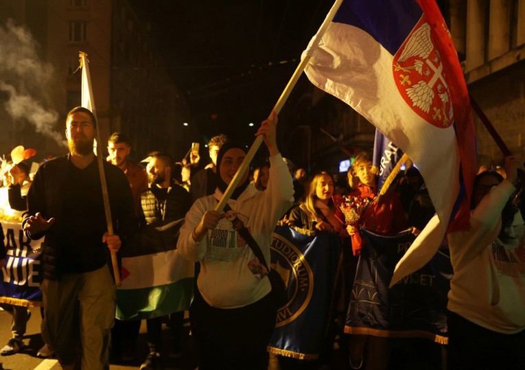 Bi li pad Vučića donio stvarne promjene u Srbiji? U BiH su skeptični