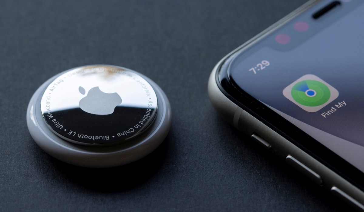 Apple razvija AI pribadaču s kamerama, sličnu AirTagu