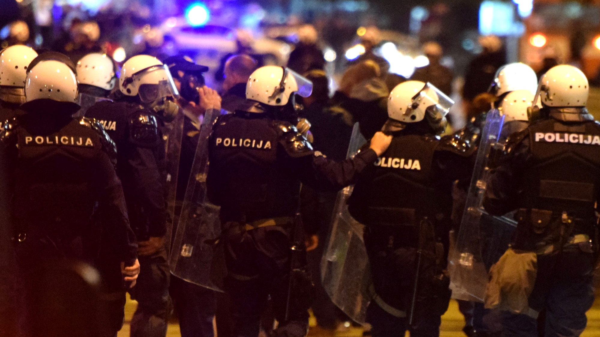 Sačekuša u Crnoj Gori, hrvatski navijači napadnuti šipkama. "Napali su ih Delije"