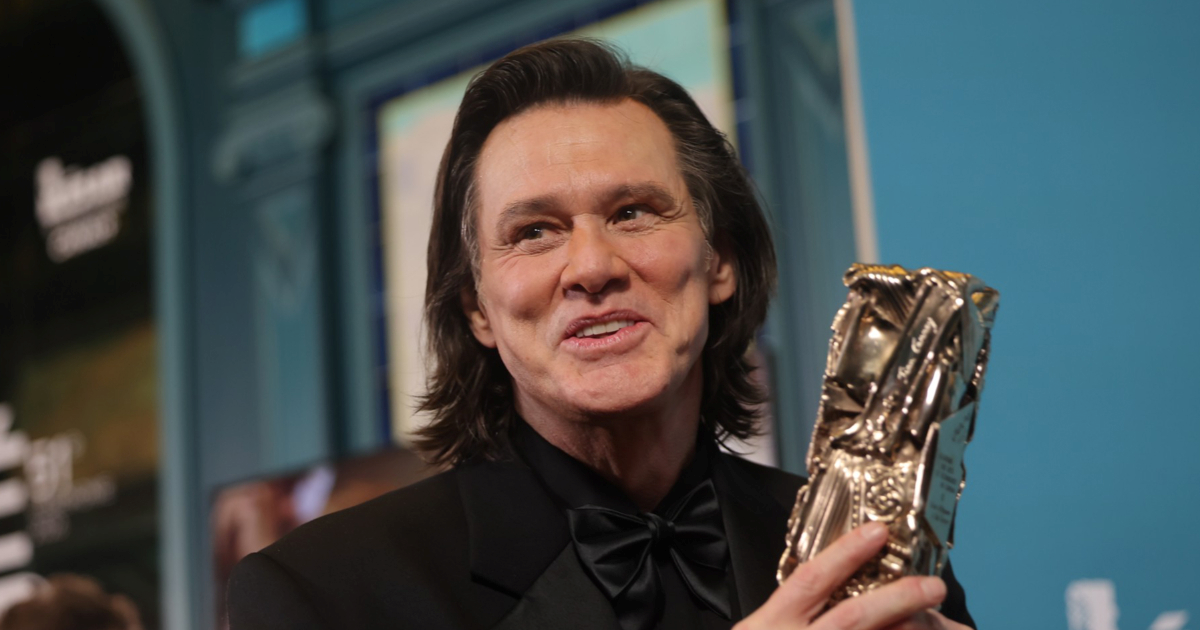 Jim Carrey oglasio se nakon što je na dodjeli nagrada izgledom izazvao pomutnju