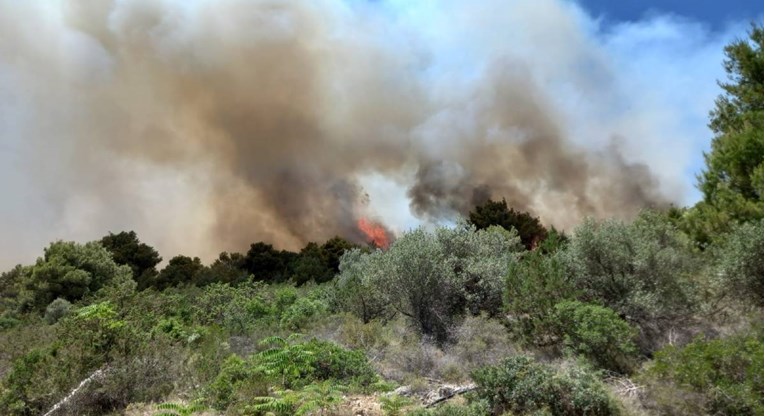 Požari na Braču i Hvaru prijetili kućama: "Brzo ćemo ih staviti pod kontrolu"