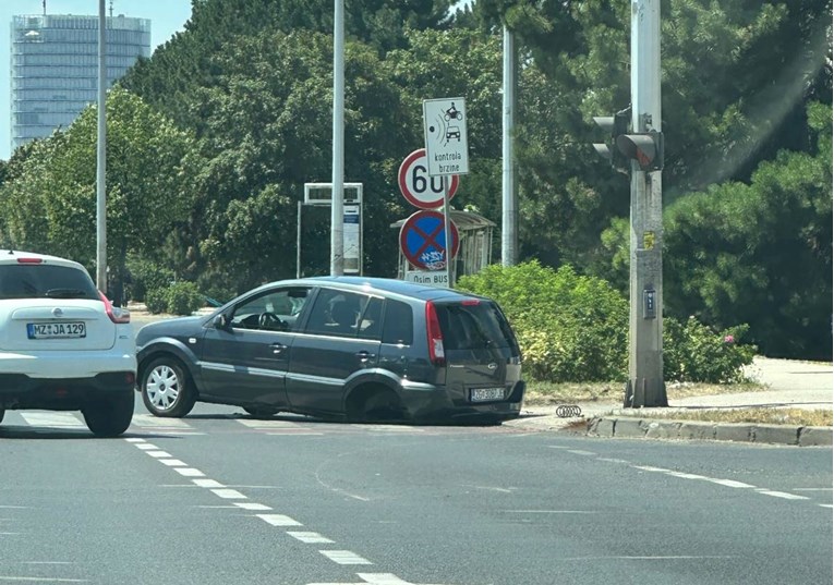 FOTO I VIDEO Prometna nesreća u Zagrebu, autu ispala osovina s kotačima