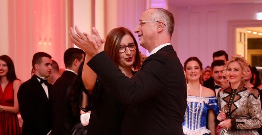 Na Novogodišnjem balu u Splitu Ivica i Marijana Puljak pokazali plesne vještine