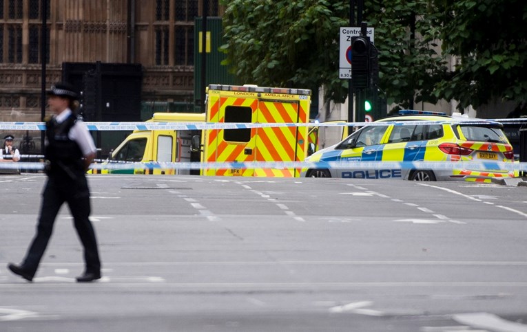 Napad na parlament u Londonu vodi se kao terorizam