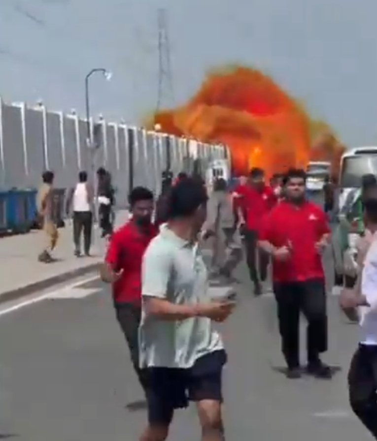 VIDEO Projektil pada na ulicu u Dohi, ljudi u panici bježe