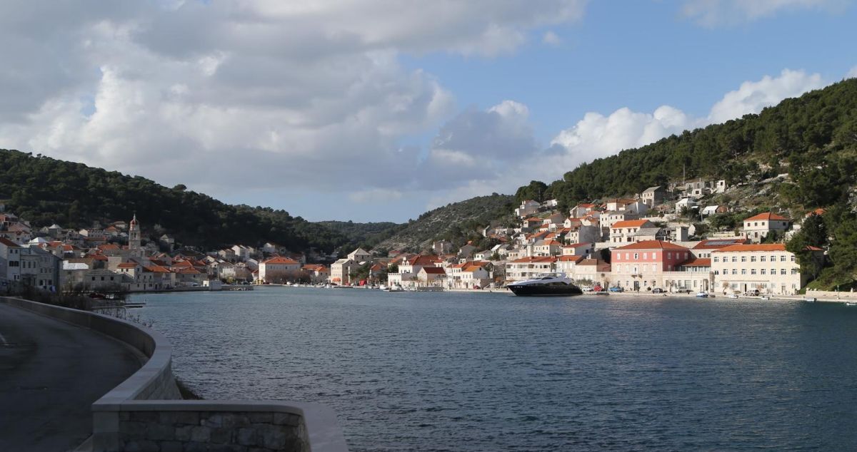 Milijunska prevara na Braču: Žena nagovorila 45 ljudi da dignu kredit i daju joj novce