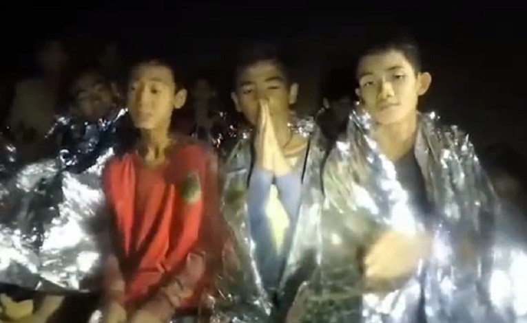 Prije godinu dana tajlandski dječaci upali su u spilju. Ne smiju pričati o tome