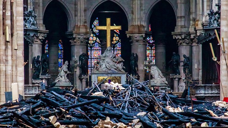 U Notre-Dameu pronađen sačuvani bakreni pijetao, u njemu su vjerojatno relikvije