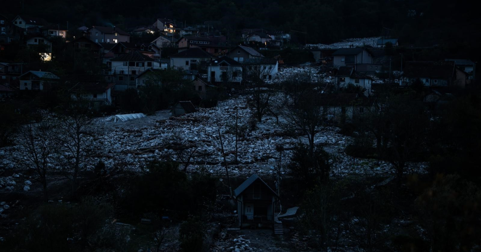 Najtužniji prizor dana: Ovo je Jablanica kad se spusti mrak, svjetlo u tek par kuća