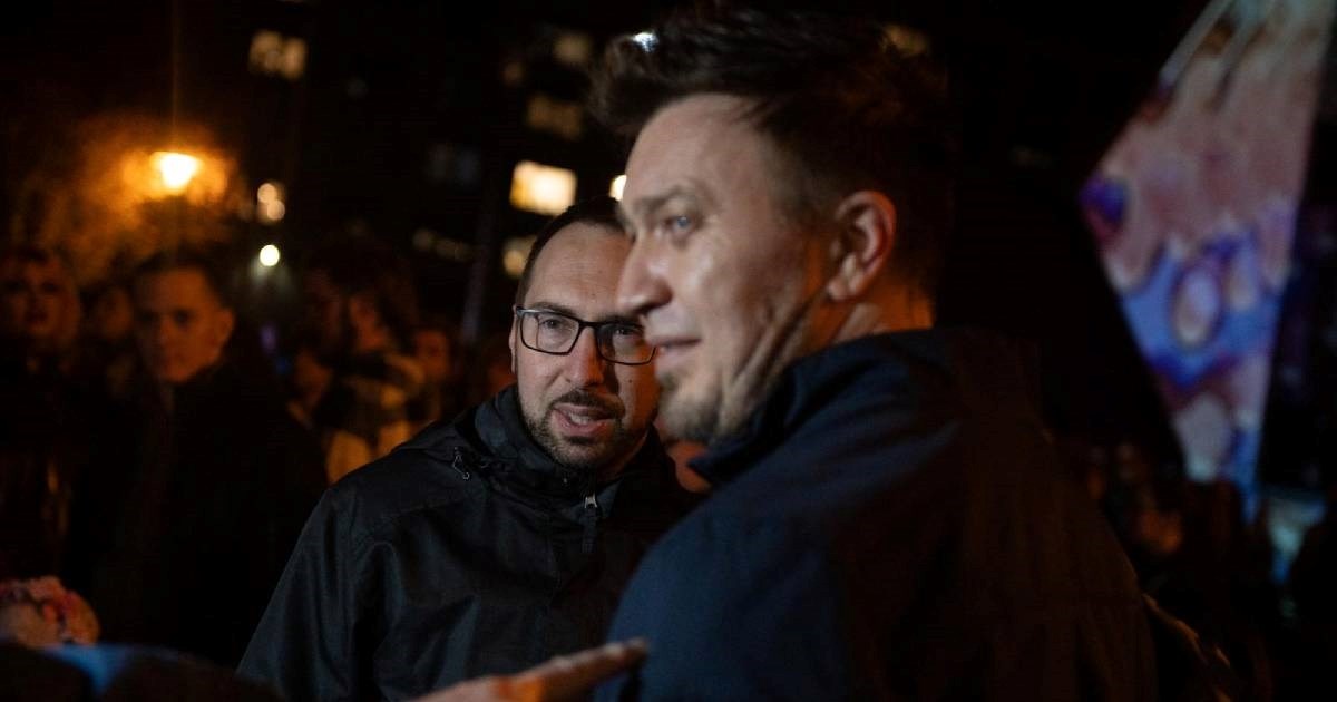 Tomislav Tomašević snimljen u odličnom raspoloženju na koncertu Ede Maajke u Zagrebu