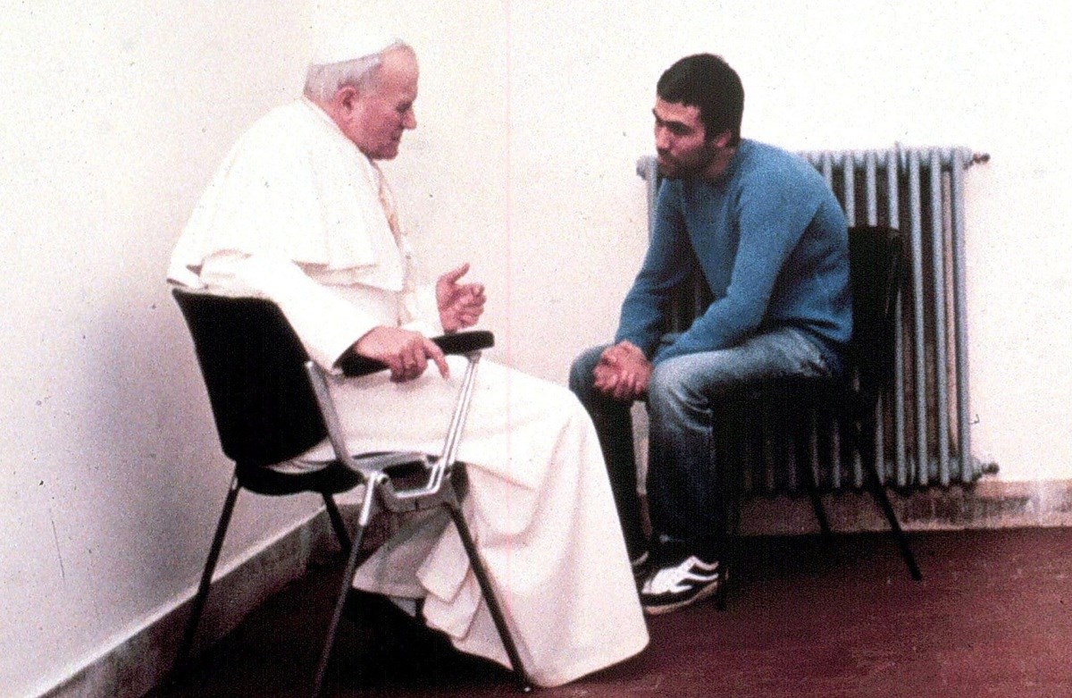 Pokušao je ubiti papu, teško ga je ranio. Papa ga je posjetio u zatvoru