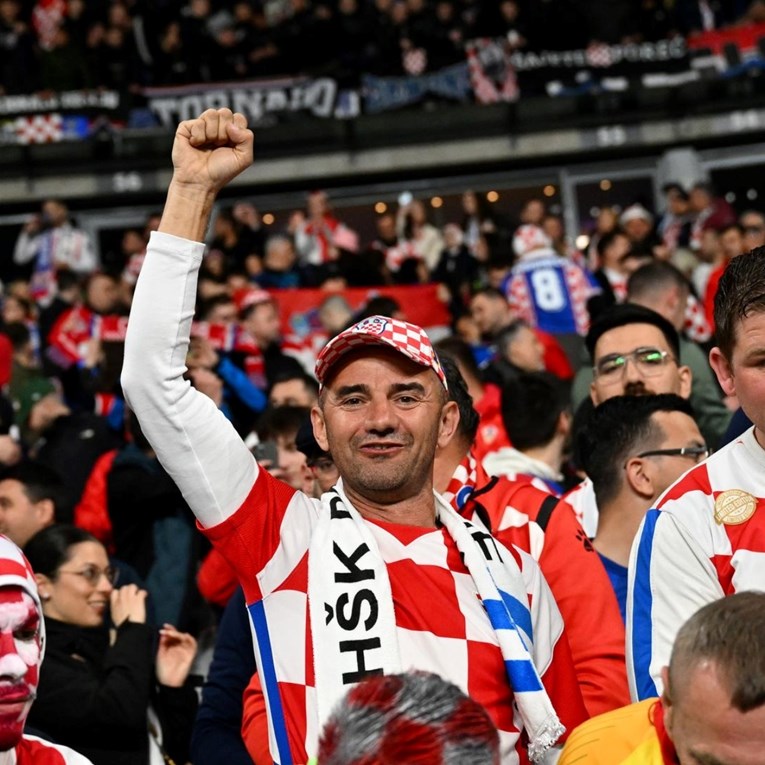 Hrvatski navijači bodre Vatrene na stadionu u Parizu, pjevalo se od jutra