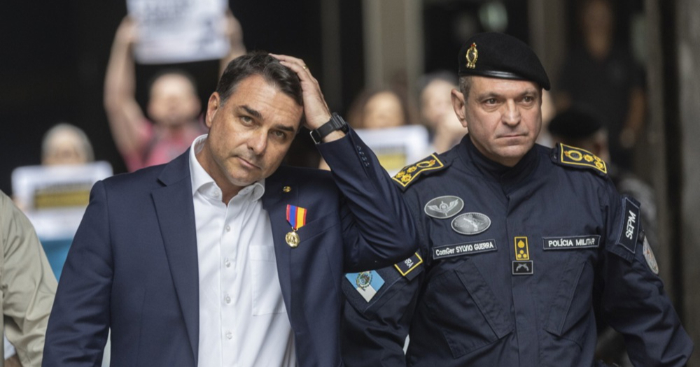 Sud zabranio sinu da posjećuje osuđenog Bolsonara. Razlog je objava na mrežama