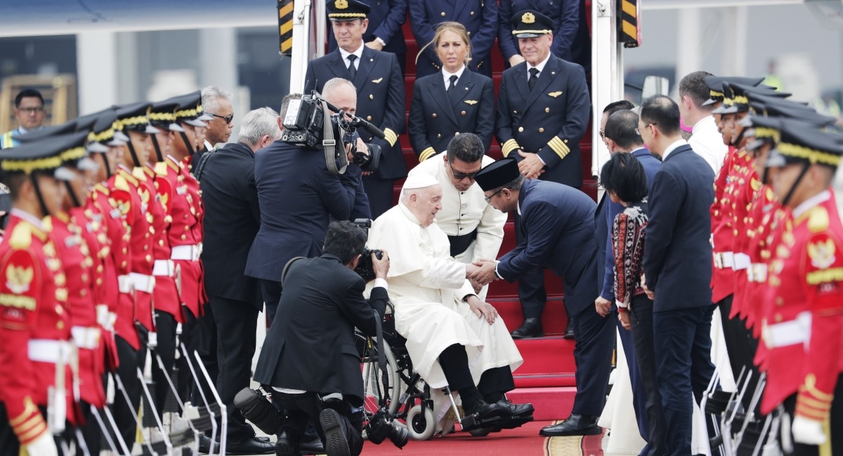 FOTO Papa Franjo sletio u Indoneziju