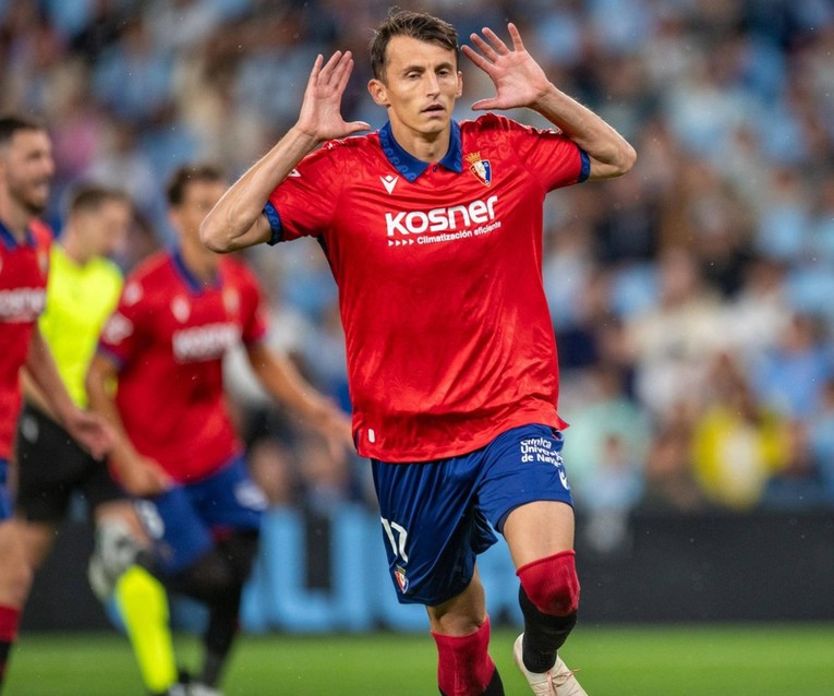 Budimir u društvu asa Barcelone. Njegovo remek-djelo u izboru za gol mjeseca La Lige