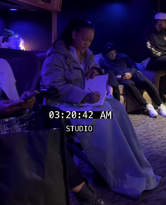 Rihanna objavila kako izgleda njezin dan, išla je i u studio 🫣