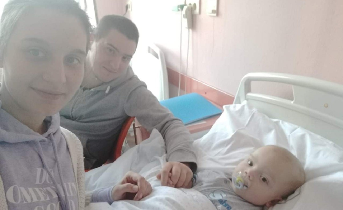 Malom Duji potrebna je operacija očiju. Pomozimo mu da vidi majčino lice