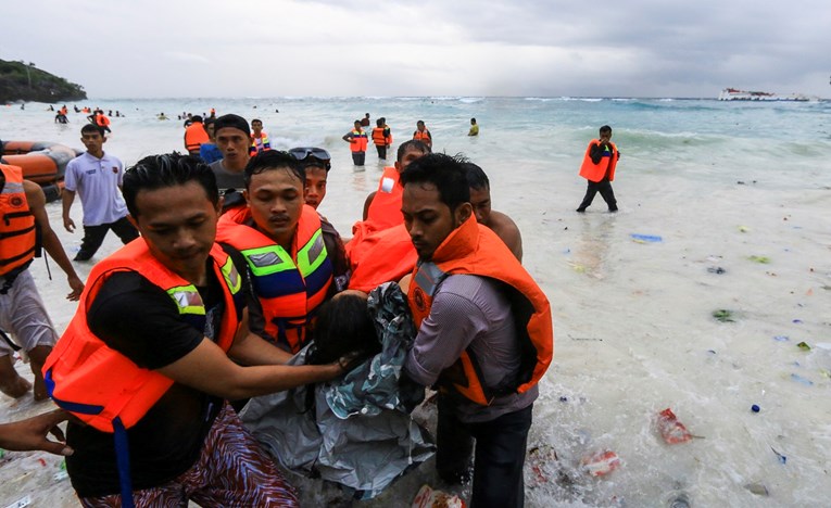 Potonuo trajekt u Indoneziji, najmanje 29 mrtvih