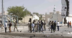 U napadu autobombom u Somaliji ubijeno najmanje 13 ljudi