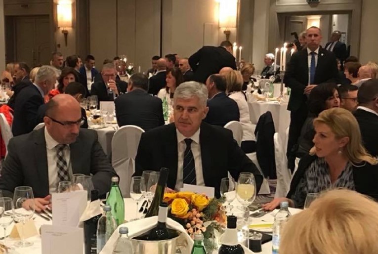 FOTO Kolinda i Vaso Brkić sjedili za istim stolom na humanitarnoj večeri