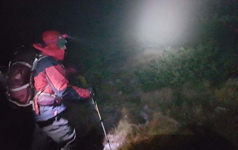 FOTO Planinare na Velebitu zahvatila oluja, spašeni su u dramatičnoj akciji