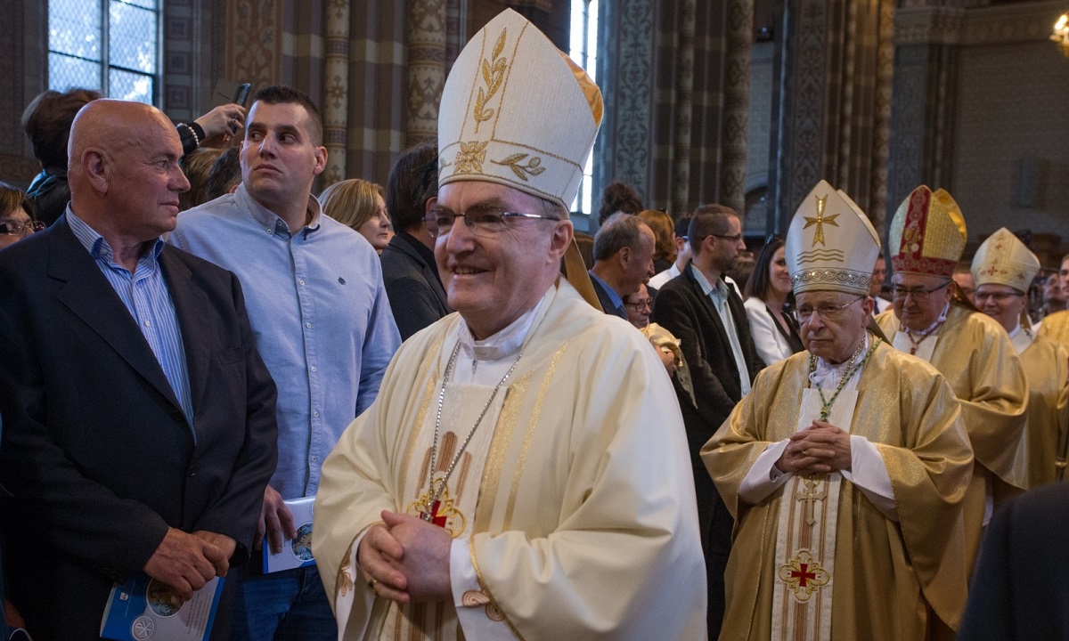 Kaptol ne dopušta sindikatima skupljanje potpisa za referendum pred crkvama