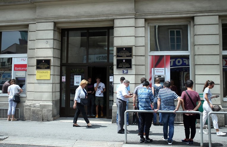 Ministar Božinović: Izdaju se žurne putovnice, svaki navijač je bitan