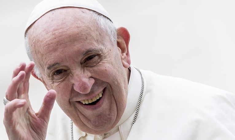 Papa prvi put u povijesti imenovao četiri žene u ključni vatikanski odjel