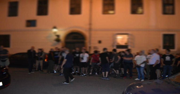 Navijači Dinama pred gradskom Skupštinom spriječili nasilan pokušaj privatizacije kluba